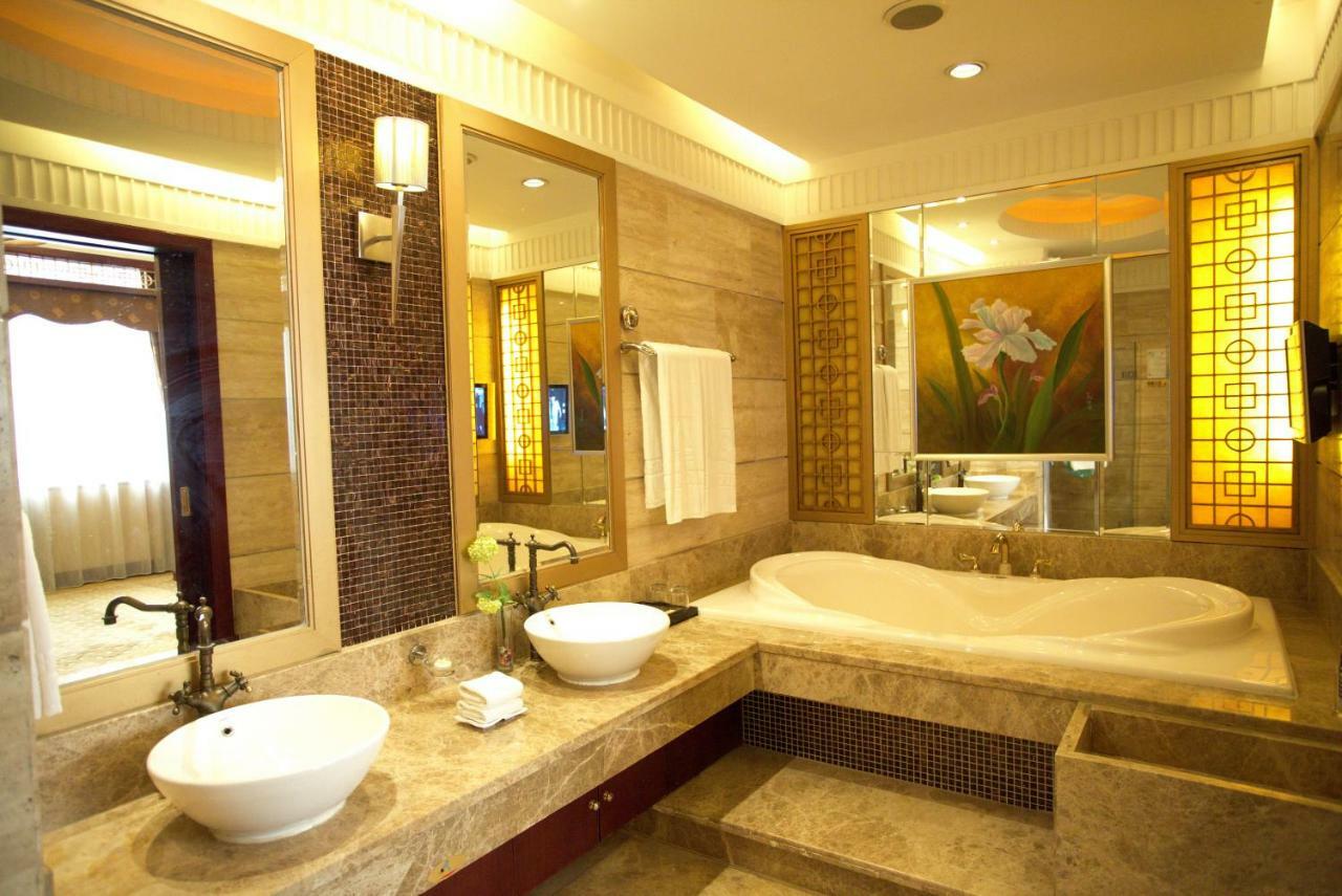 Harbour Metropolis Hotel Foshan Buitenkant foto